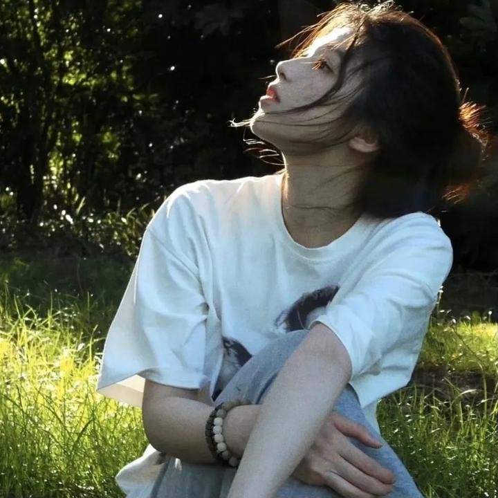蜂妹与狗狗猫